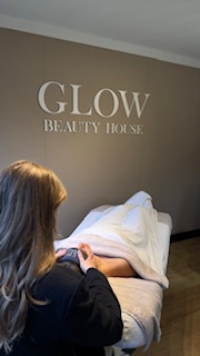 Glow,Nagels,nagelstudio, schoonheidsspecialist,schoonheidssalon,harsen en waxen, dena van der heijden